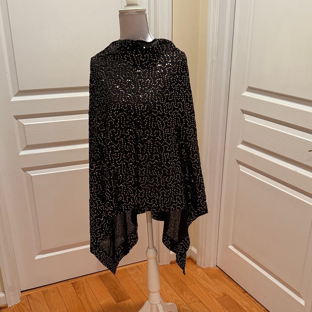 Joan Rivers Black and Gold Sequence Light Poncho , Elegant Statement Piece NWT